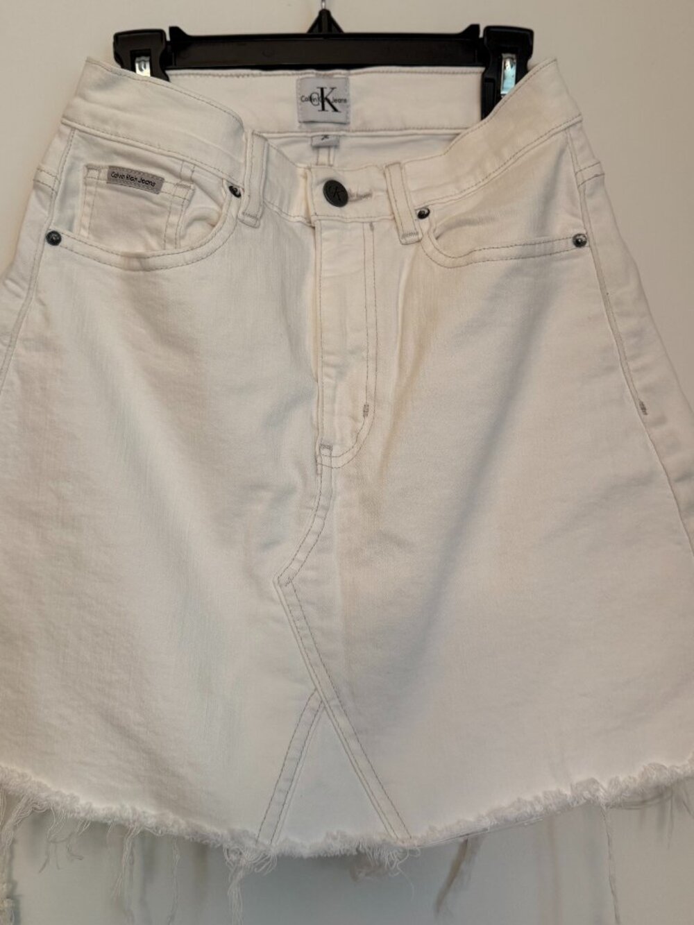 Calvin Klein white denim distressed hem mini skirt sz 25